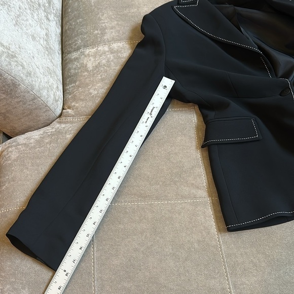 Black and White Structured Blazer with Notched Lapel - Picture 10 of 12